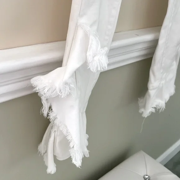 BLANK NYC White Ruffled Flared Hem Crop Length Jeans NWOT - Picture 5 of 12